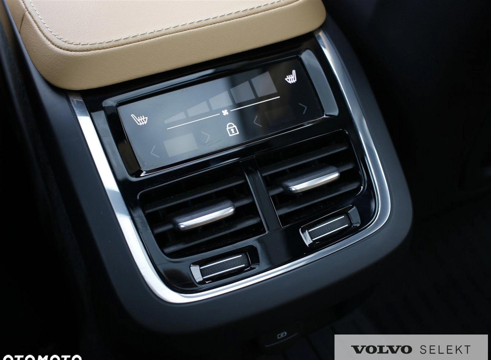 Volvo V90 Cross Country cena 325000 przebieg: 14000, rok produkcji 2023 z Tychy małe 704